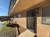 Building Photo - Palmdale 2 Bedroom