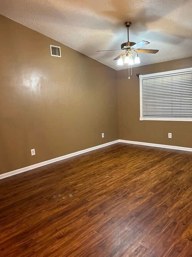 Building Photo - 8340 Westover Ct