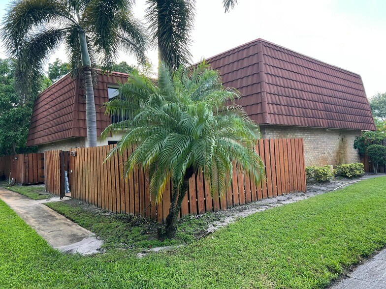 Building Photo - 3216 Spanish Wells Dr