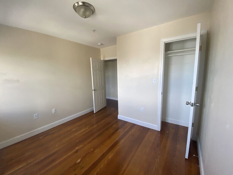 Building Photo - 191 Everett St