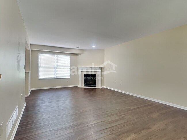 Building Photo - 6443 Lantern Way