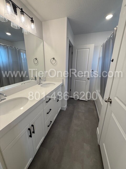 Building Photo - This property offers a NO DEPOSIT option available