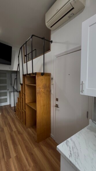 Building Photo - 605 Bramhall Ave