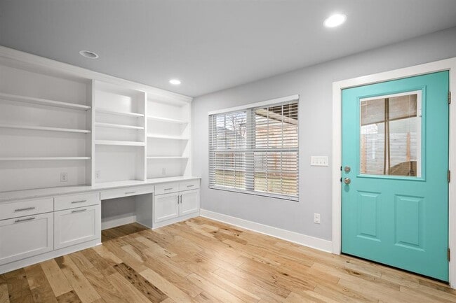 Building Photo - 3307 Garden Villa Ln