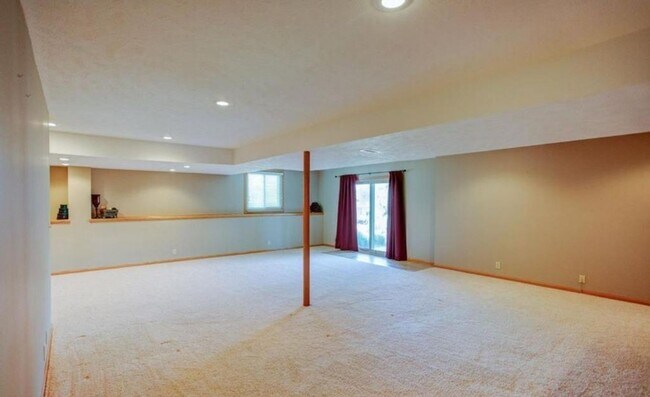 Building Photo - Home For Rent!