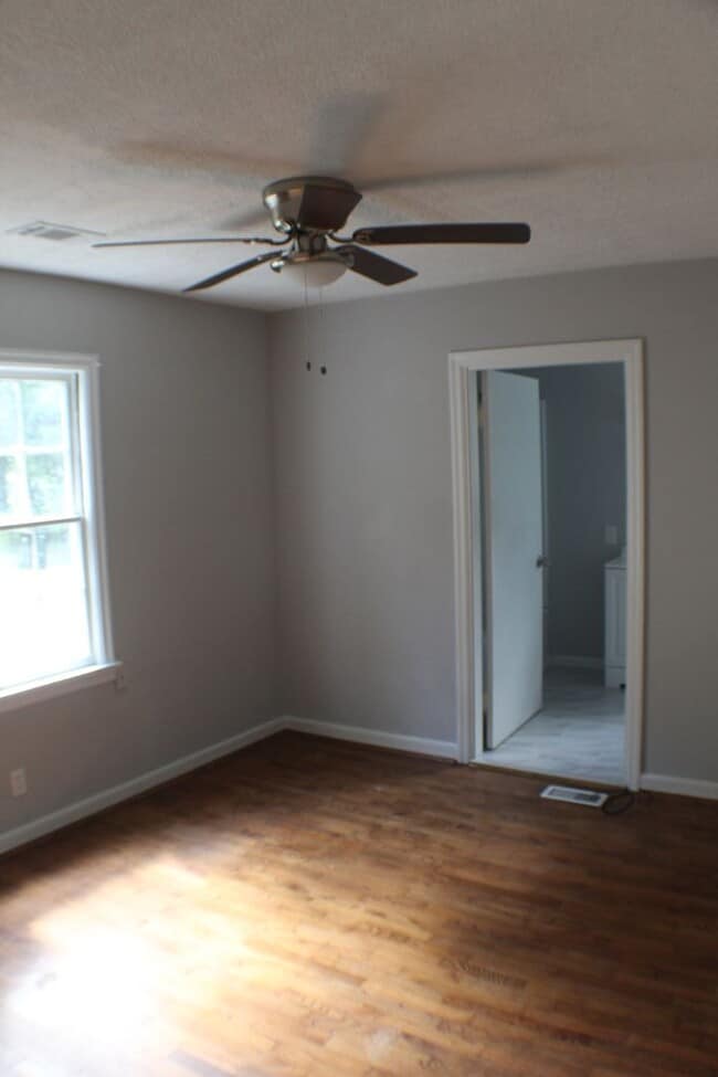 Building Photo - Your Cottage Awaits!