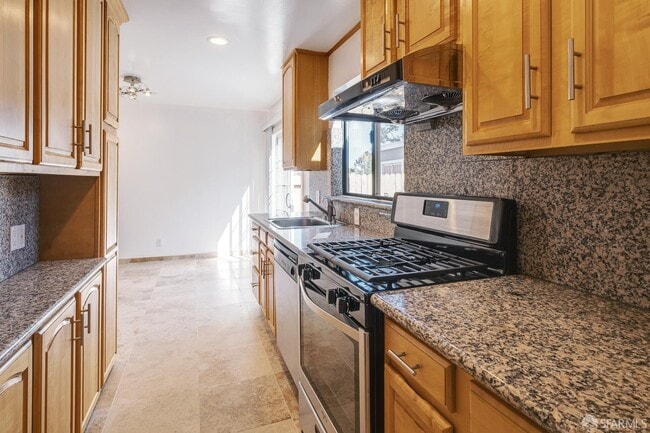 Building Photo - 97 Canyon Dr