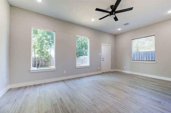 Building Photo - 4536 Sunflower St