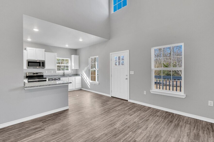 Building Photo - 518 Ranier Dr