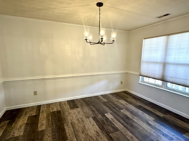 Building Photo - 9385 Pine Tree Rd