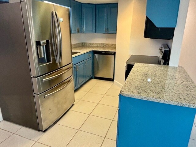 Building Photo - 680 W Osceola St