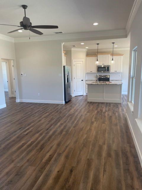 Building Photo - 6950 Phoenix Dr