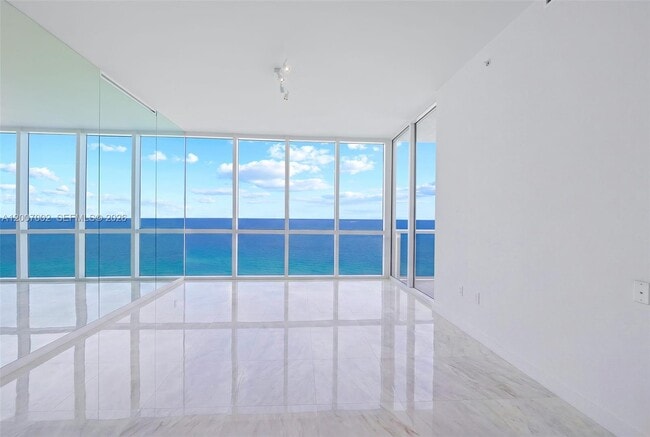 Building Photo - 100 South Pointe Dr