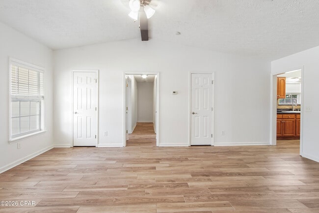 Building Photo - 115 Circle Dr