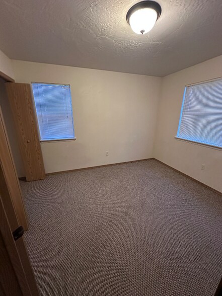 Building Photo - 45 Appleway Dr