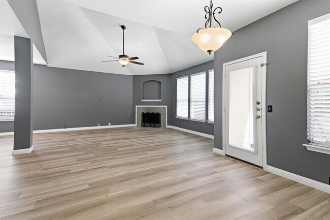 Building Photo - 2157 Paradise Ridge Dr