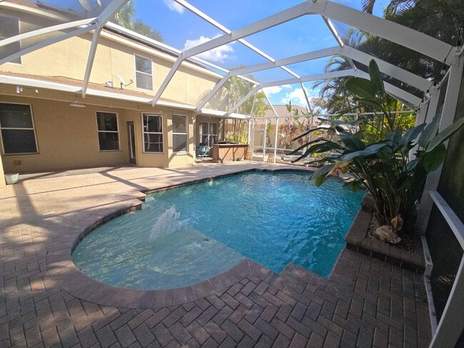 Building Photo - Newly Renovated 4/3 w/pool