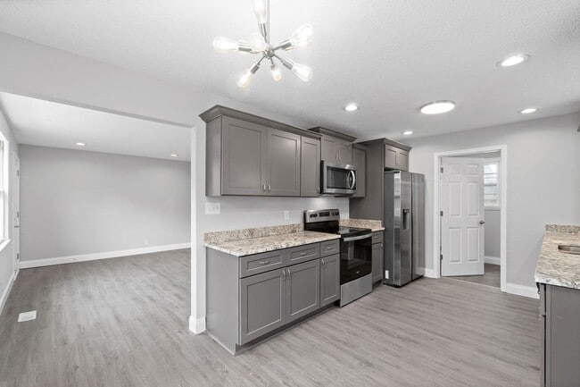 Building Photo - 3 Bedroom 2 Bath Renovated Pet Friendly Home For Rent!