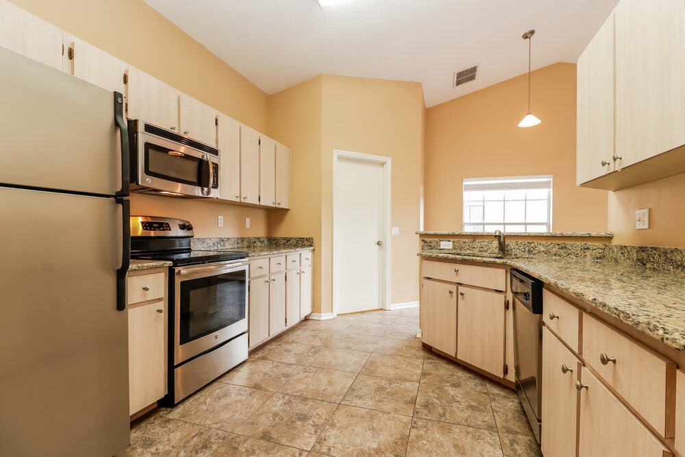 Building Photo - 10244 Rainbow Oaks Dr
