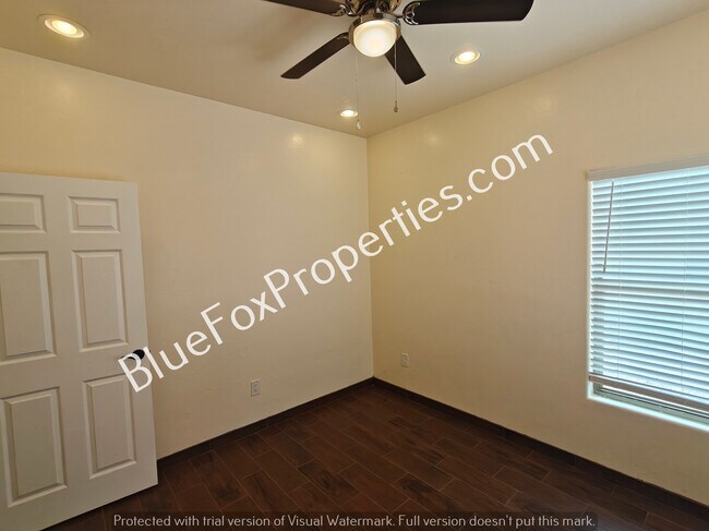 Building Photo - 6621 S De Concini Dr