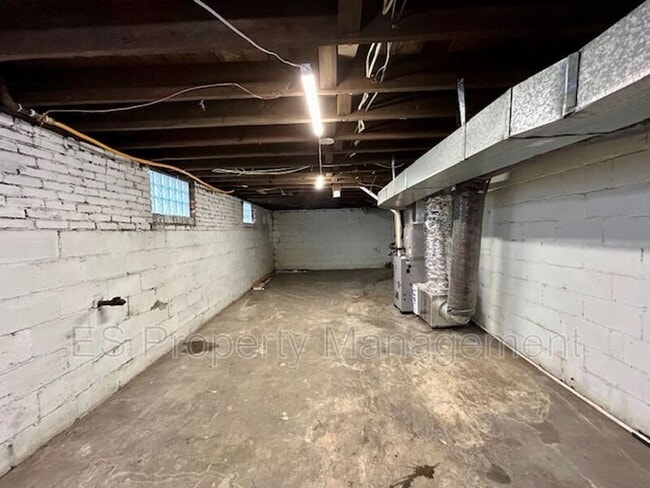 Building Photo - 2960 N Park Ave