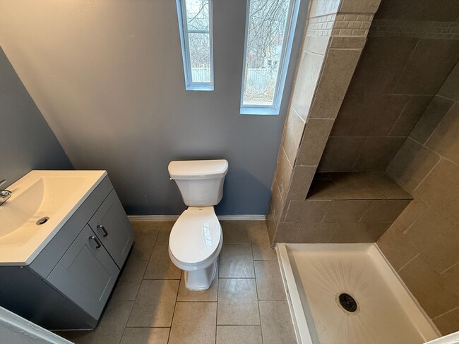 Building Photo - Charming Living in the Heart of Historic M...