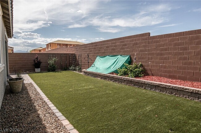 Building Photo - 1818 Vibrant Barn Ave