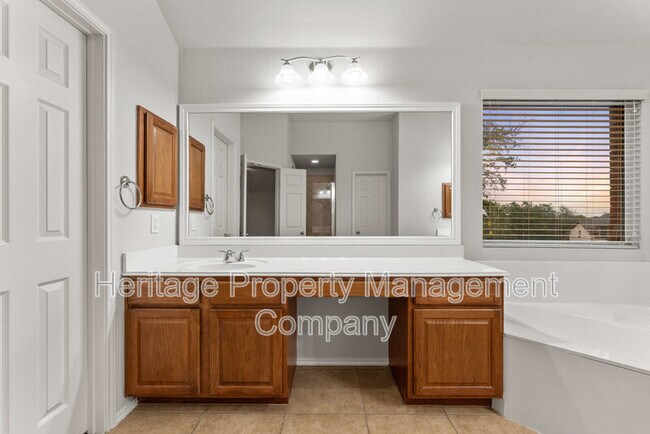 Building Photo - 11 Sable Valley