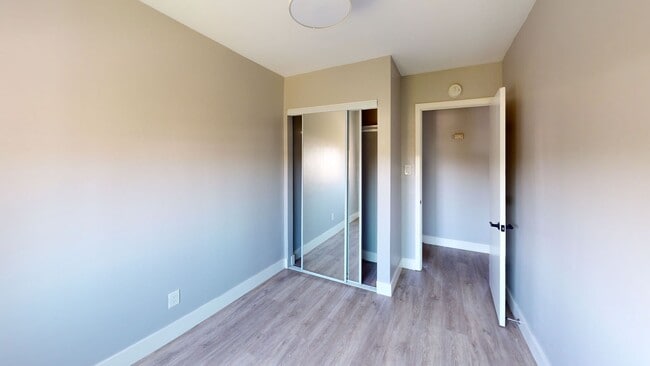 Building Photo - Great Location | Open-Concept