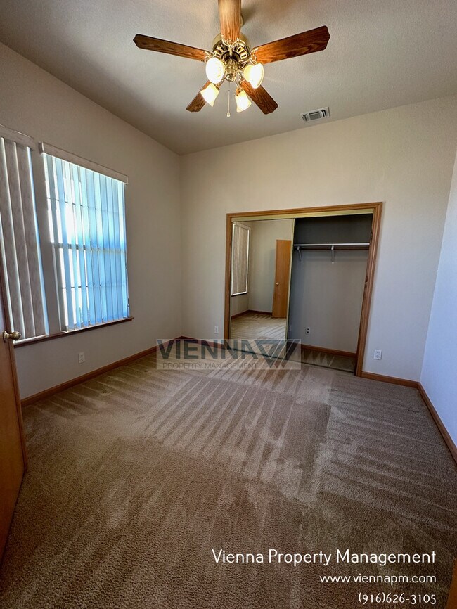 Building Photo - Gorgeous Lincoln Home in Great Neighborhood!