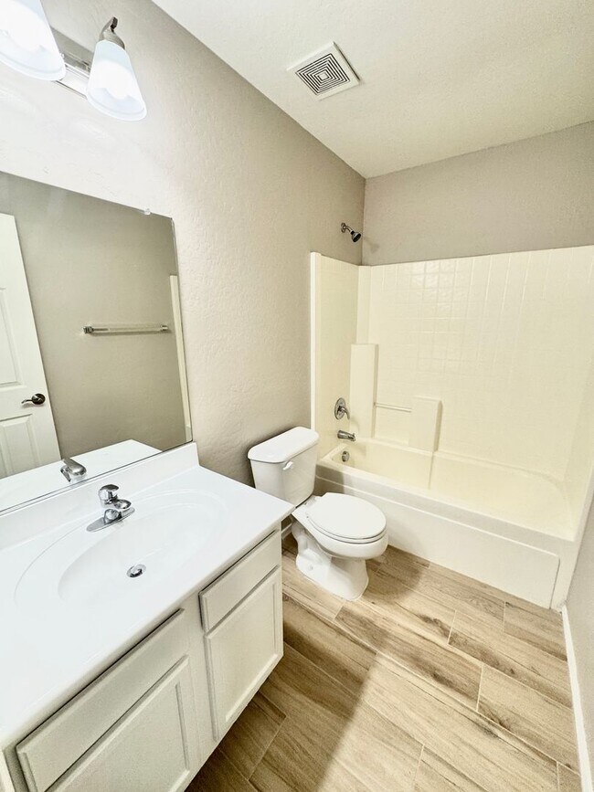 Building Photo - Remodeled 5 Bedroom/3 Bath Home. Upgraded Flooring & Kitchen!