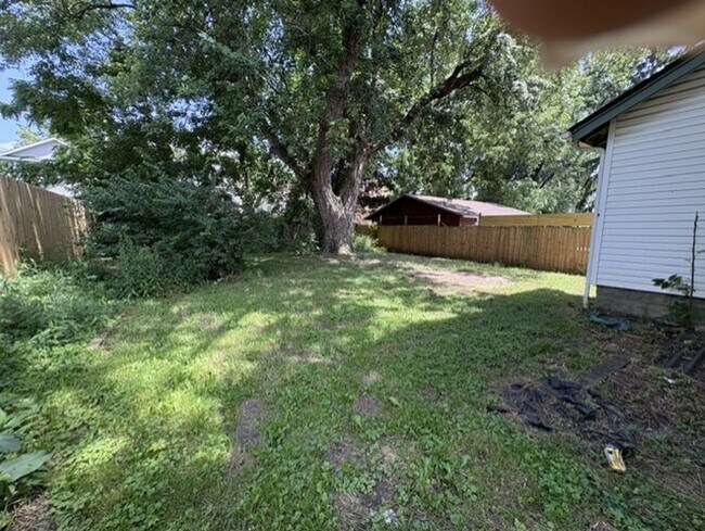 Building Photo - Spacious Akron Single-Family Home with Front Porch, Dining Room, Fireplace & Backyard!