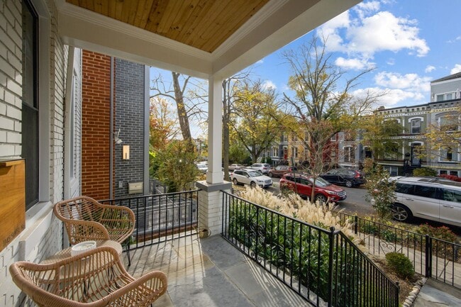 Building Photo - FURNISHED style in NoMA with Garage Parking