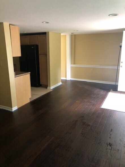 Building Photo - 922 12th St