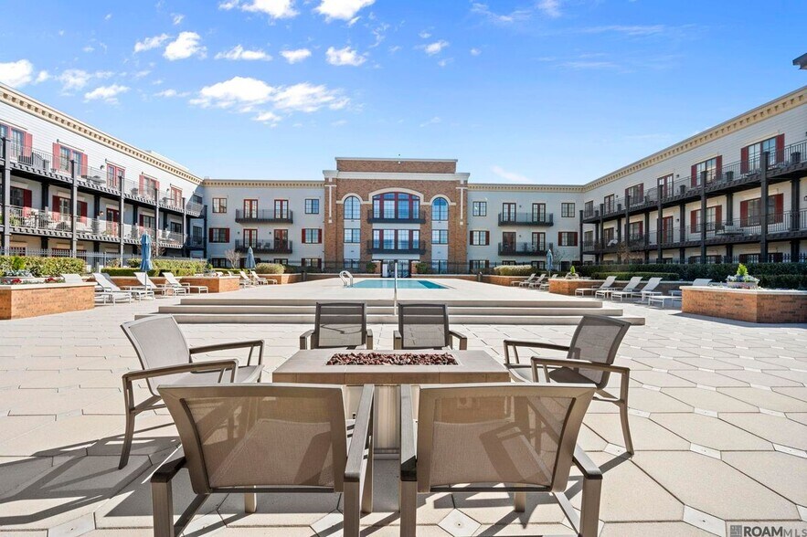 Building Photo - 7707 Bluebonnet Blvd