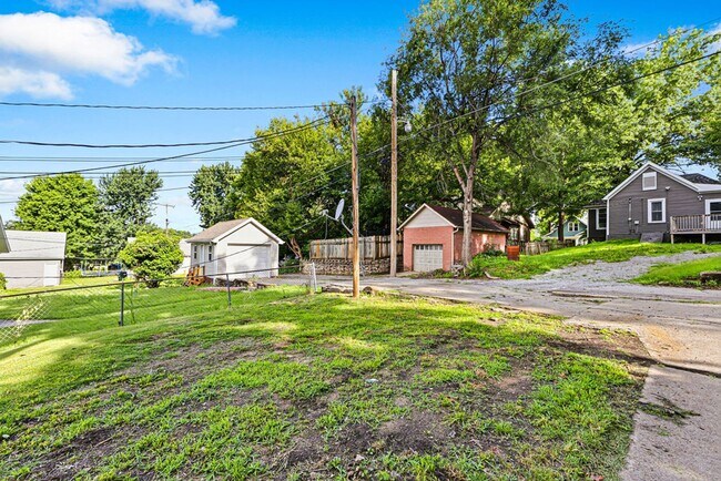 Building Photo - Remodeled 2-Bedroom Home in Saint Joseph with Off-Street Alley Parking