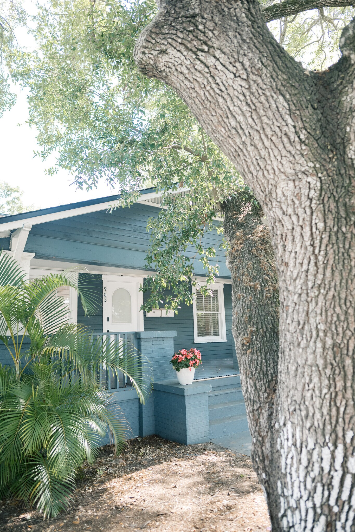 Building Photo - 902 W Columbus Dr