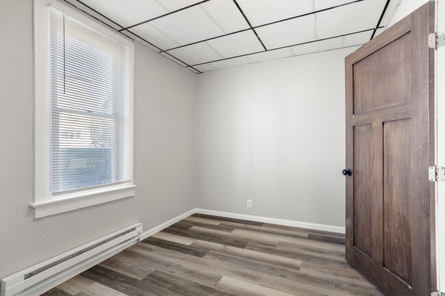 Building Photo - 1100 N Van Buren St