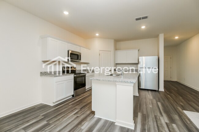 Building Photo - 236 Long Dr