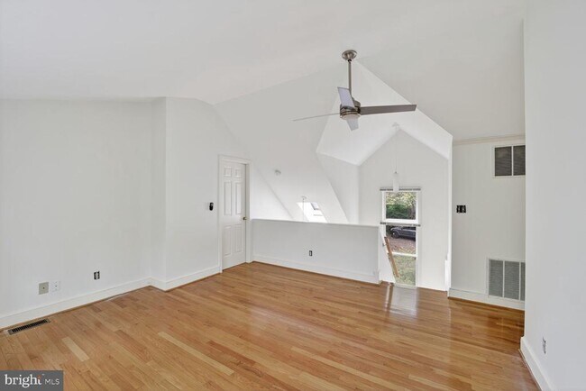Building Photo - 4532 Broad Branch Rd NW