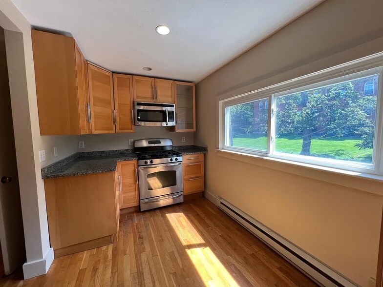 Building Photo - 76 Chestnut St