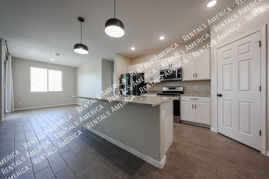 Building Photo - 5612 W Ldg Dr