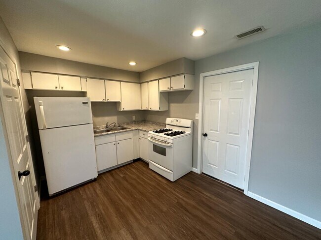 Building Photo - 1807 N Underhill St