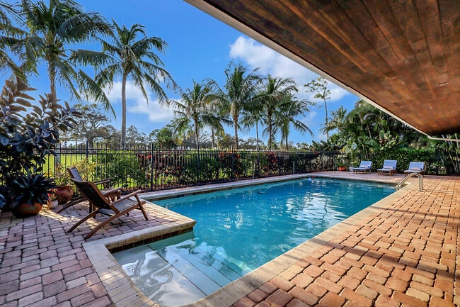 Building Photo - 3271 SE Court Dr