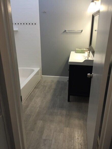 Building Photo - 6524 N 12th Pl