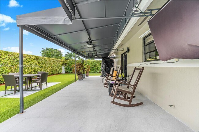 Building Photo - 2385 SW 131st Pl