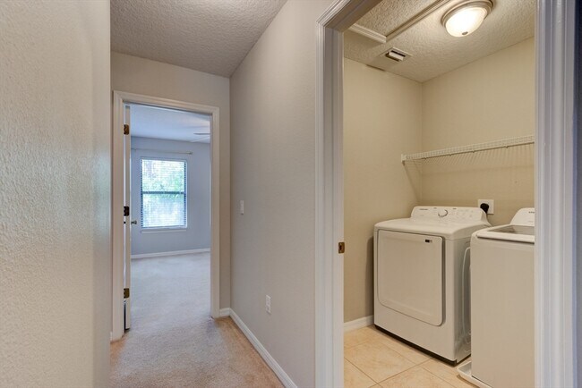 Building Photo - 209 Tarracina Way