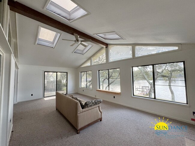 Building Photo - Waterfront Home in sought after Poquito Bayou, Shalimar!