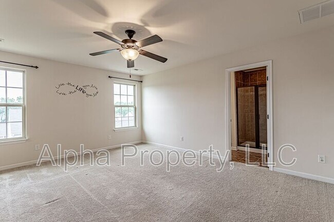 Building Photo - 14 Irvington Dr