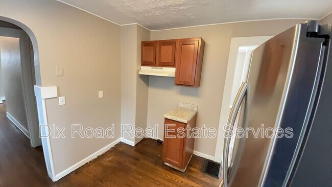 Building Photo - 1303 Kumler Ave